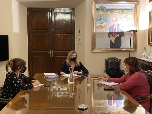 La alcaldesa de Castelló ofrece colaboración para atender a las personas refugiadas de Ucrania