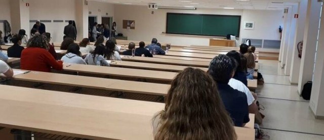 Salud ofrece solo 39 plazas de Ayudante de Servicios para más de 2.300 opositores