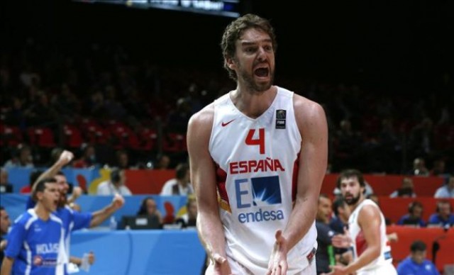 Pau Gasol recibe el premio al jugador con mayor impacto global