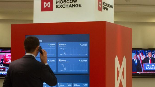 La Bolsa de Moscú se pega un batacazo del 38% en el primer día del conflicto