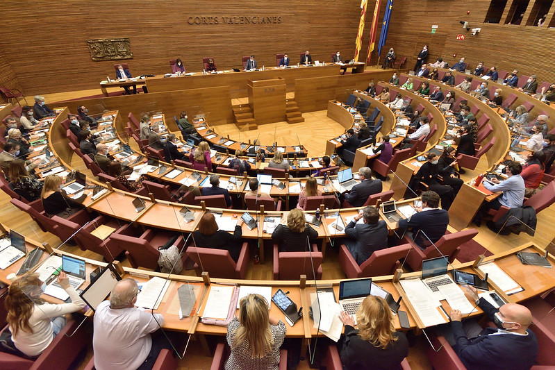 La guerra en Ucrania se cuela en el pleno de Les Corts
