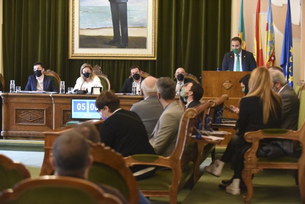 El Fadrell blinda en el pleno su versión sobre la sala de emergencias y rompe puentes con la oposición