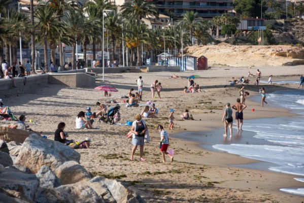 El Campello no adjudicará los chiringuitos de playa antes de Semana Santa; se prevén para verano