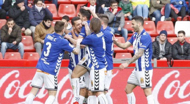 Los suplentes del Alavés dejan al Sporting sumido en el drama