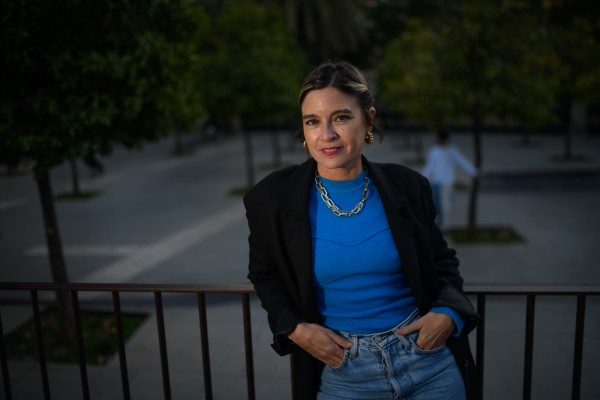 Laura, la valenciana que vio la luz de María José Llergo