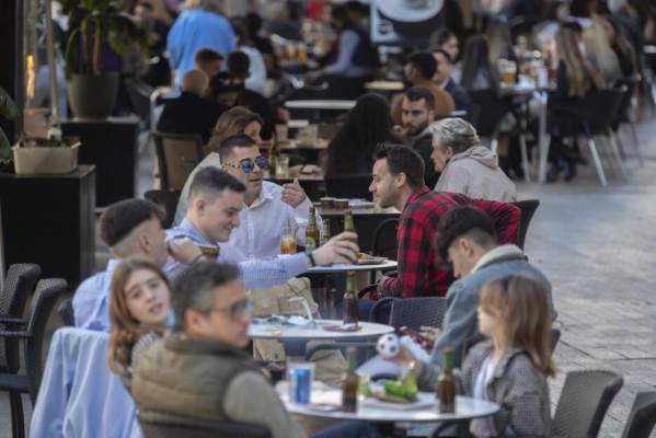 La hostelería de la Región sonríe de nuevo: el levantamiento de las restricciones llena los bares