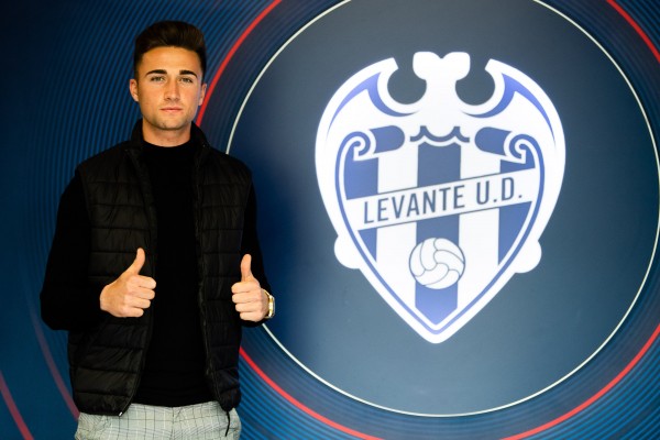 El Atlético Levante renueva al defensa Peña hasta 2023
