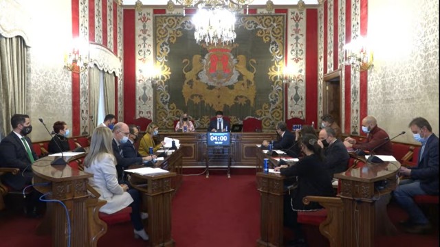 El bipartito de Alicante y la izquierda aíslan a Vox con el impuesto de vehículos y la plusvalía