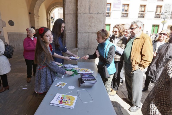 Castelló descarta el tradicional reparto del 'llibret' de Magdalena y potenciará el código QR