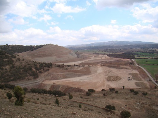 Morella regulariza el yacimiento de arcilla de Vega del Moll y valida otra granja porcina de 2.500 cabezas