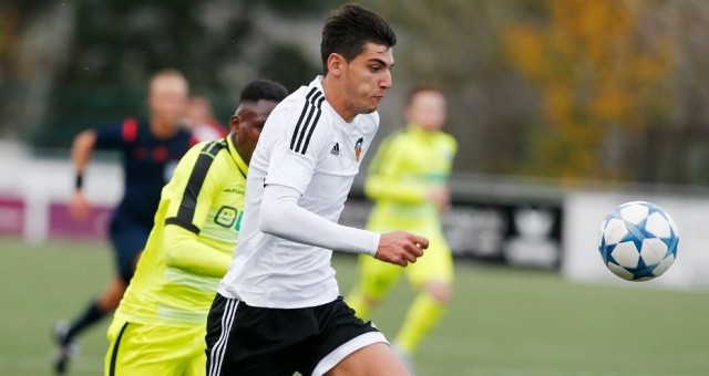 El Valencia renueva a Rafa Mir