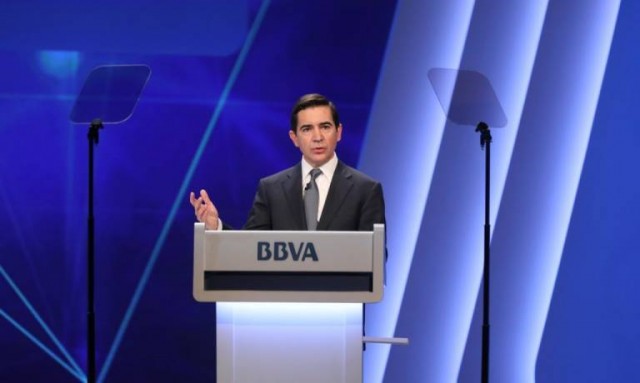 S&P mejora un escalón los ratings de BBVA y Banco Santander