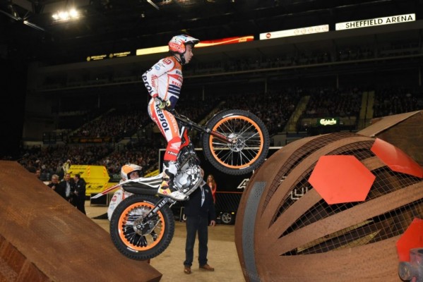 Toni Bou gana en la inauguración del Mundial de X-Trial en Barcelona