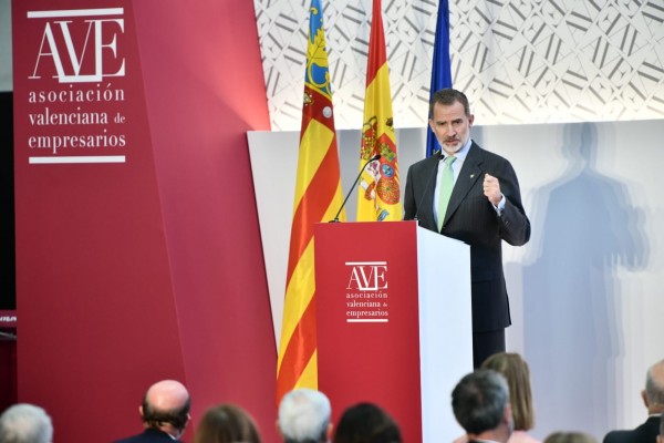 Felipe VI alaba la adaptación de los empresarios durante la pandemia: 