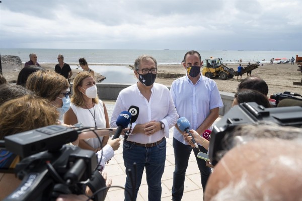 Diputación propone a los ayuntamientos del litoral que se sumen la campaña de 'Playas sin humo'