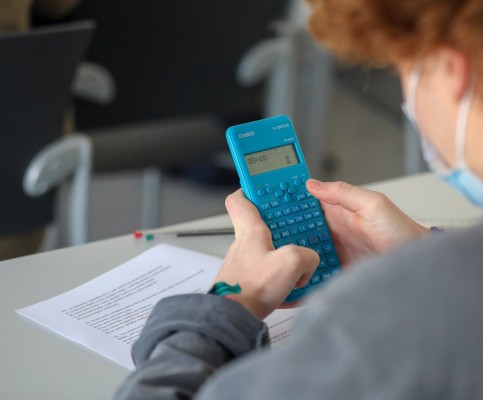 El Gobierno aprueba el nuevo decreto de becas, que pretende beneficiar a casi un millón de estudiantes
