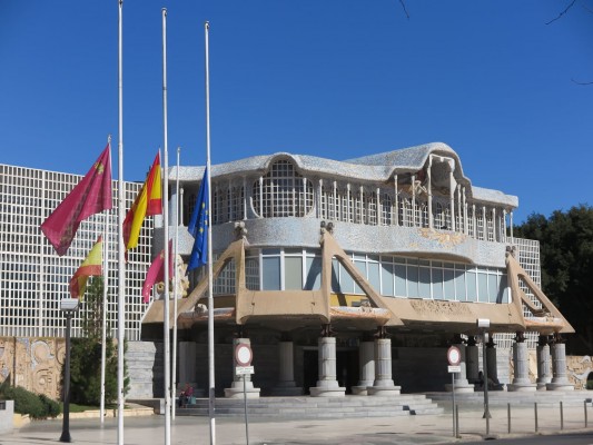 La Asamblea Regional sube un 72% la previsión de gasto en energía renovable tras quedar desierto el anterior contrato