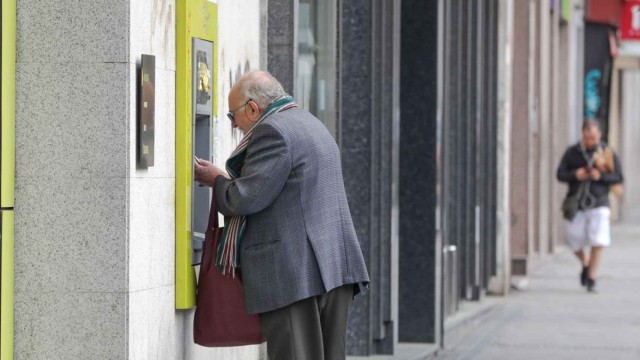 Este es el decálogo de la banca para dar una atención personalizada a los clientes mayores