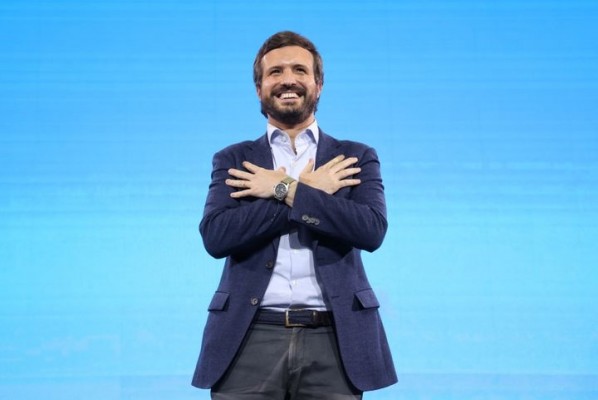 Casado mide sus apoyos y cita en Génova a cargos afines cuando crece la presión para que se marche
