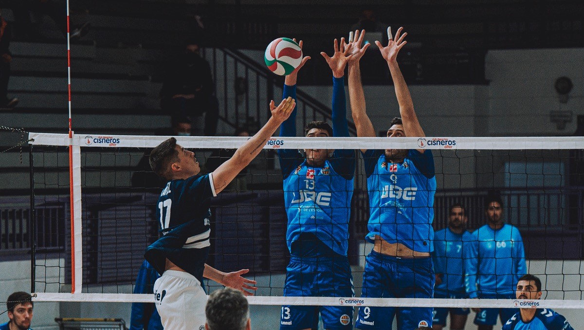 El UBE L’Illa Grau arrasa en la Superliga 2: pleno de puntos y un solo set perdido en 14 partidos