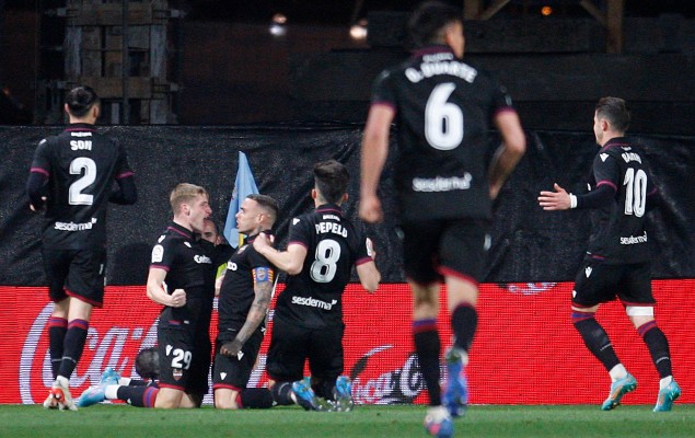 El Levante rescata un empate que no le aúpa