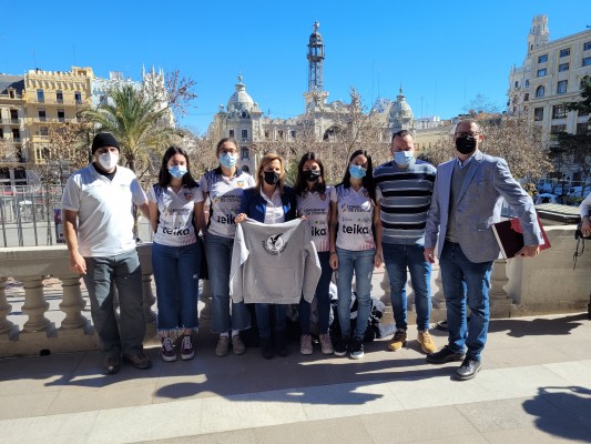 Joan Ribó y Pilar Bernabé reciben al Valencia CH en el Ayuntamiento