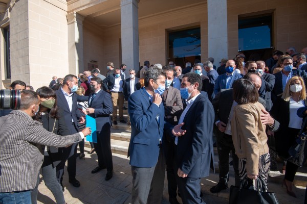 Más de 100 alcaldes comparten experiencias y necesidades sobre los municipios de Alicante 