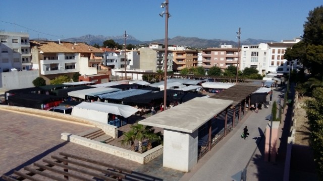 Teulada Moraira saca a concurso por 88.800 euros la renovación de juegos y mobiliario de cinco plazas