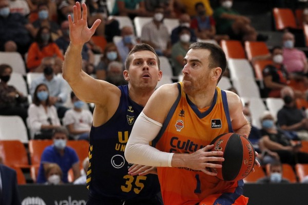 Peñarroya solo tiene a Claver por ventanas FIBA tras la convocatoria de Hermannsson
