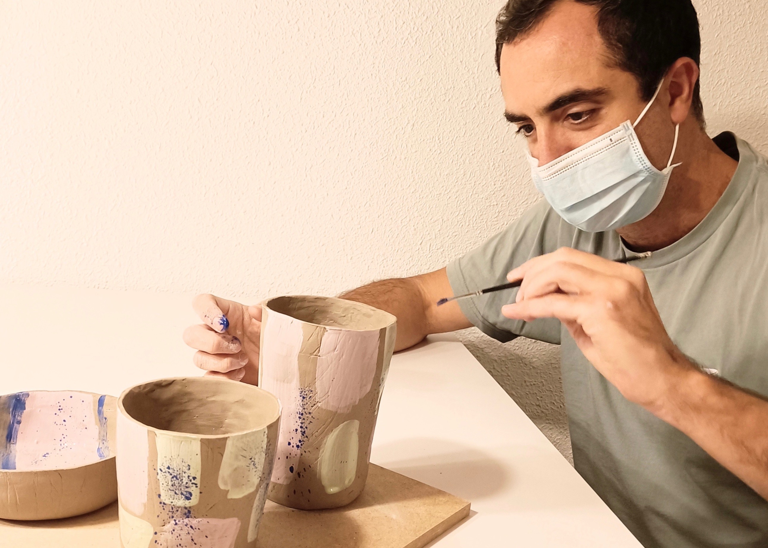 Con las manos en el barro: la cerámica como subversión íntima en la era del turbocapitalismo