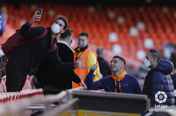 Pitos para Ferran Torres en su vuelta a Mestalla
