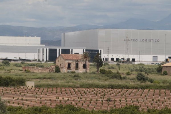 Fernando Roig compra Espai Vila-real para ubicar un puerto seco de contenedores para el azulejo