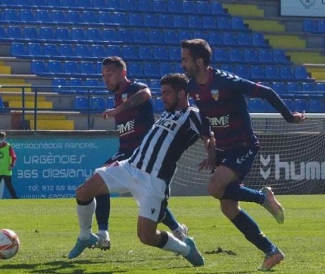 El CD Castellón confirma su mala racha con una dura derrota ante el Costa Brava