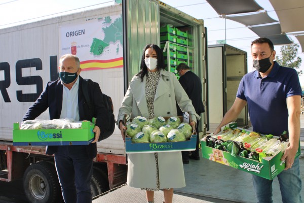 Doce mil kilos de vegetales frescos de la Región llenan el mercado más importante de Dubái