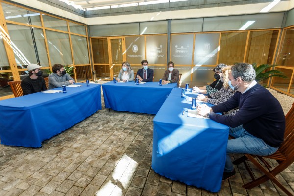 La productora de la serie de Prime Video filmada en Alicante asegura que volverán a la ciudad para más rodajes