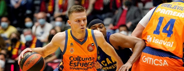 Valencia vuelve a casa decepcionado y sin poder refugiarse en entrenamientos