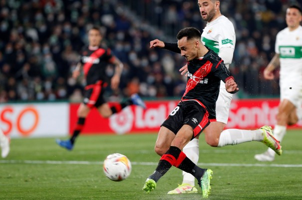 Dominio sin pegada del Rayo ante un Elche desconcertado