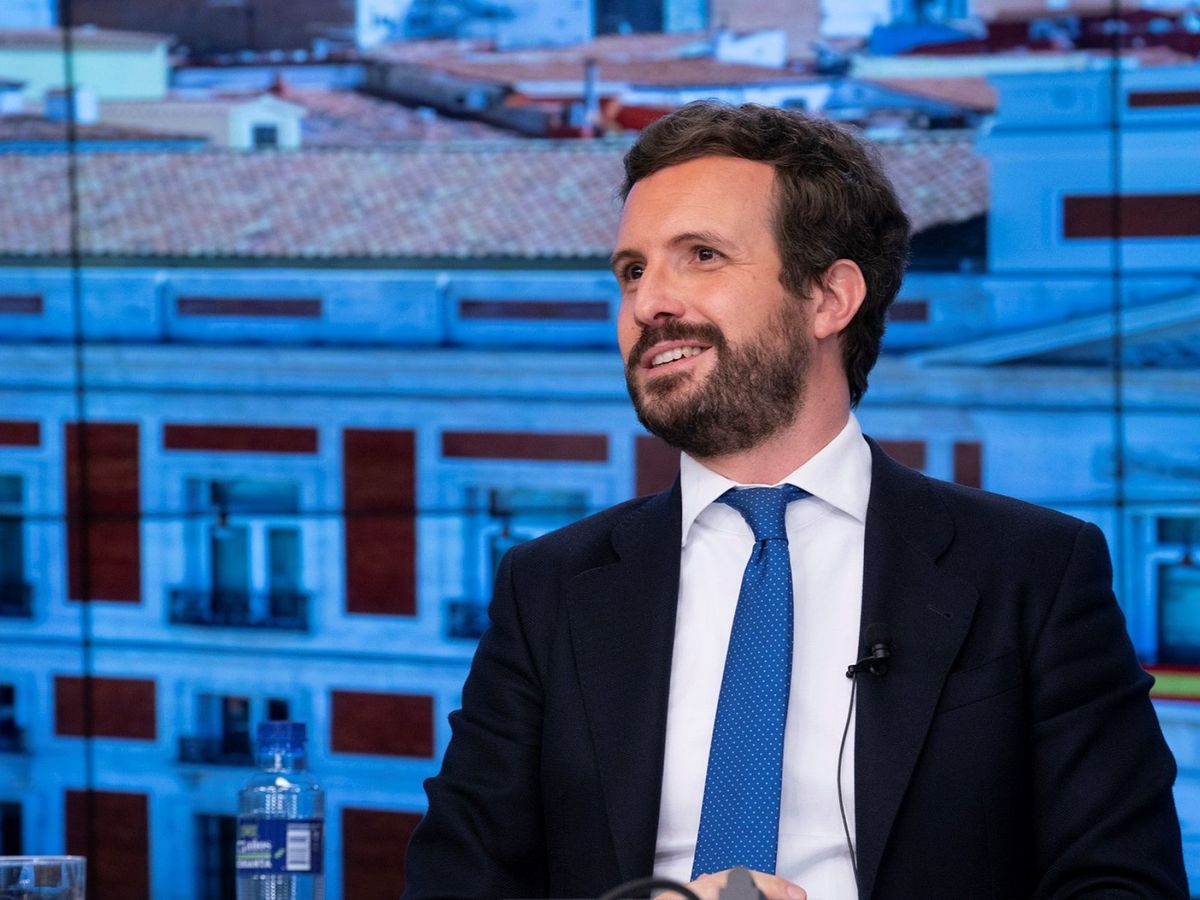 Casado exige a Ayuso aclarar el contrato de mascarillas y niega que contrataran a un detective