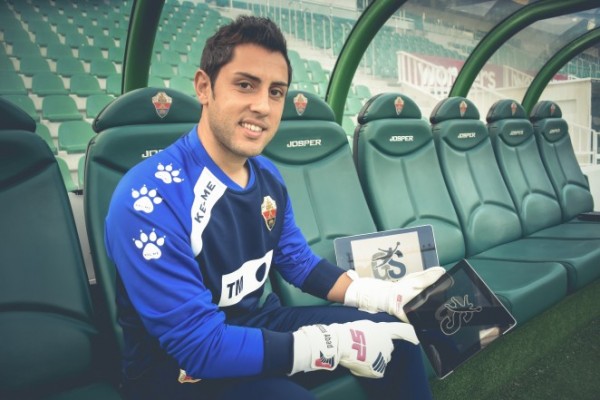 El preparador de porteros del Elche da el salto a la Premier League