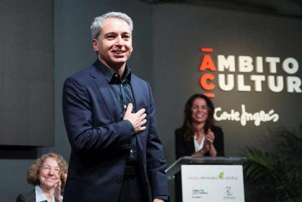 El periodista Vicente Vallés gana el Premio Primavera de Novela 2022 con 'Operación Kazán'