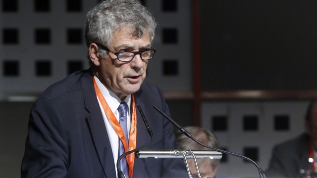 Villar preside una concentración de los árbitros en el Hotel Las Arenas 