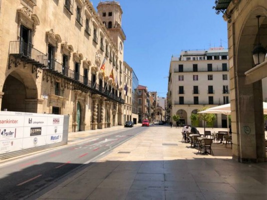 Alicante tumba la rebaja del impuesto de vehículos de Vox y ajusta la plusvalía para reactivar su cobro