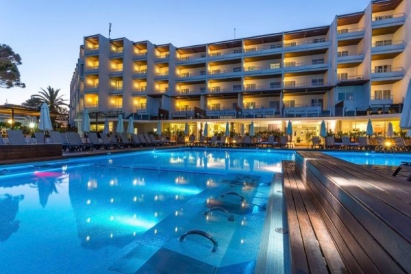 Stoneweg Hospitality y Bain Capital Credit adquieren el hotel Don Carlos en Ibiza
