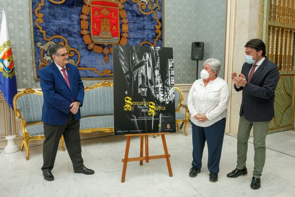 Exposición y decoración especial por 'el regreso' de la Semana Santa de Alicante... y de la Santa Faz