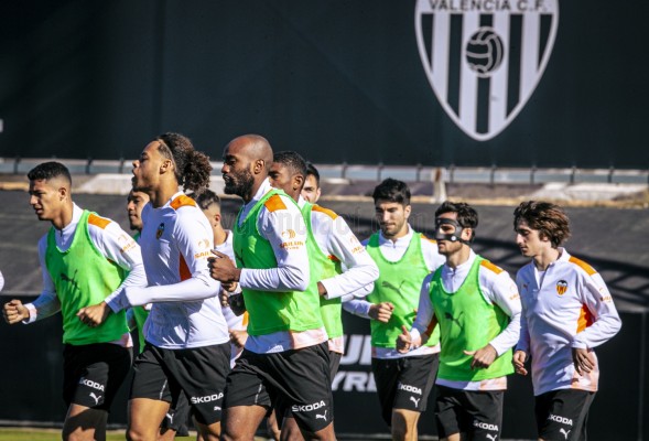 Bordalás insiste en Paterna en cómo defender el balón parado
