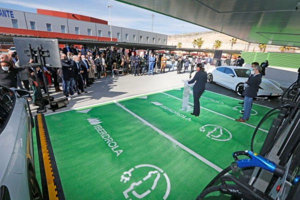 La ubicación estratégica de Elche: espaldarazo del vehículo eléctrico con el resto de infraestructuras a la espera
