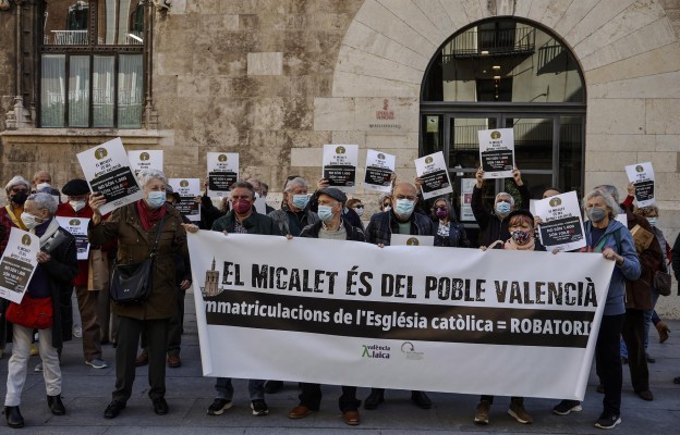 València Laica denuncia las inmatriculaciones de la Iglesia y reclama el Micalet 