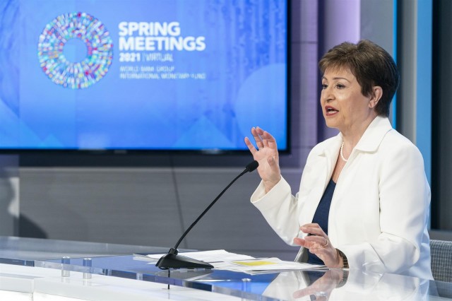 El FMI, satisfecho con la reforma laboral, urge a España a formular un plan de consolidación fiscal 