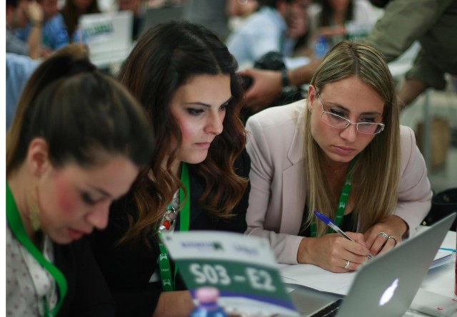 Más de 100 estudiantes valencianos demuestran su talento empresarial en Business Talents

