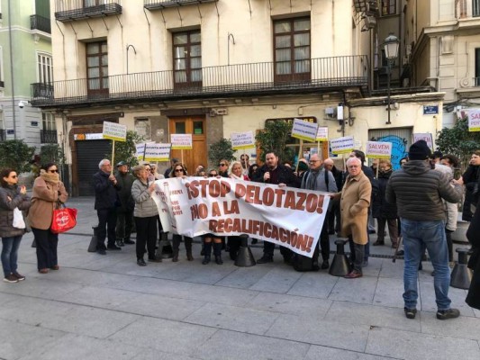 Los vecinos de Penyaroja cargan contra la decisión del Ayuntamiento de recurrir el fallo de Tabacalera